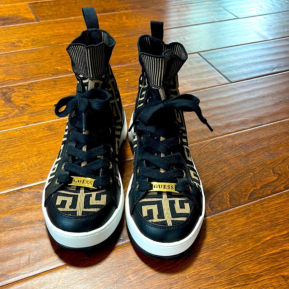 Like new Guess sneaker